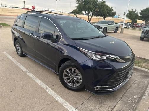 2023 Toyota Sienna XLE 8 Passenger