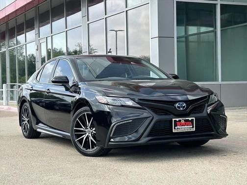 Midnight Black Metallic 2022 Toyota Camry SE