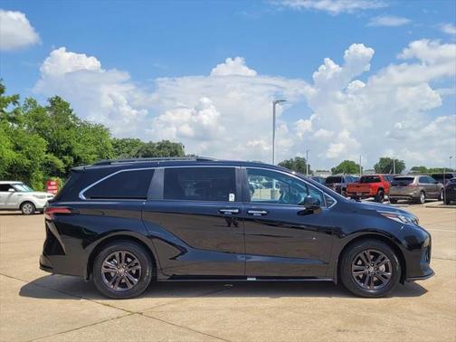 2024 Toyota Sienna XSE 7 Passenger