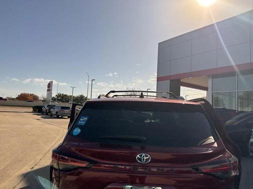 2021 Toyota Sienna XLE 8 Passenger