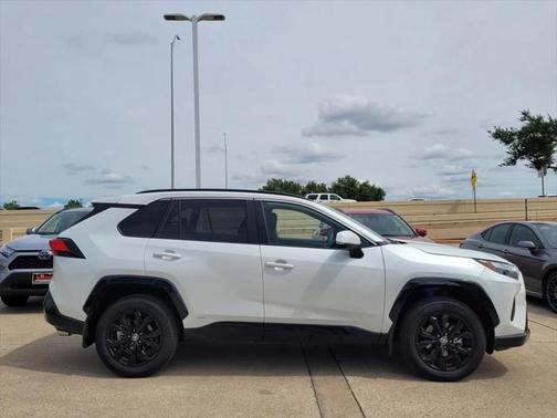 2024 Toyota RAV4 Hybrid SE