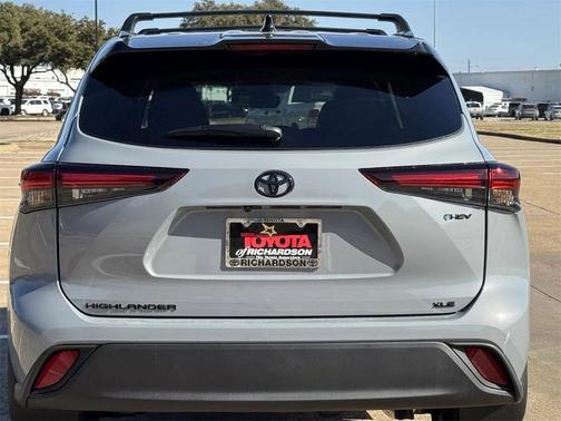 2025 Toyota Highlander Hybrid XLE