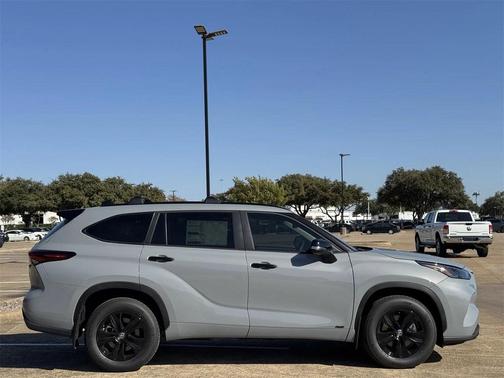 2025 Toyota Highlander Hybrid XLE