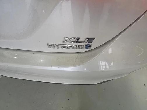 2019 Toyota Camry Hybrid XLE