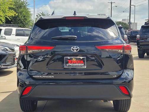 2021 Toyota Highlander LE
