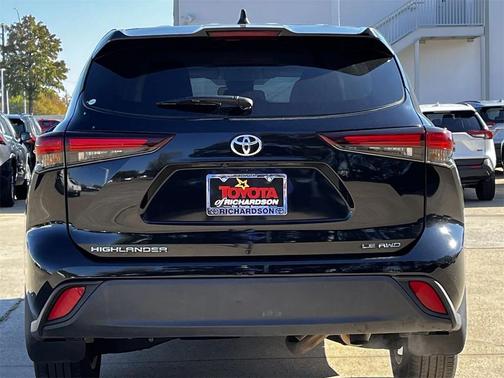 2024 Toyota Highlander LE
