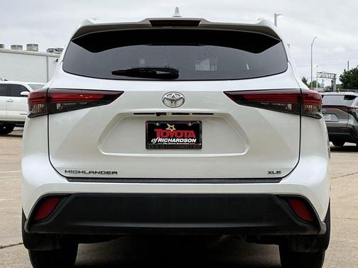 Wind Chill Pearl 2024 Toyota Highlander XLE