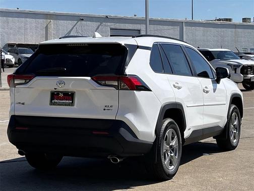 2025 Toyota RAV4 Hybrid XLE