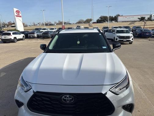 2025 Toyota Highlander Hybrid XLE