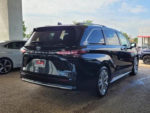 2023 Toyota Sienna Platinum 7 Passenger