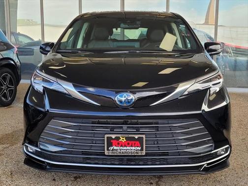 2023 Toyota Sienna Platinum 7 Passenger