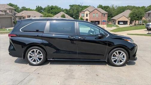 2023 Toyota Sienna Platinum 7 Passenger