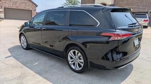 2023 Toyota Sienna Platinum 7 Passenger