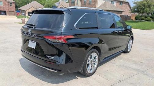 2023 Toyota Sienna Platinum 7 Passenger