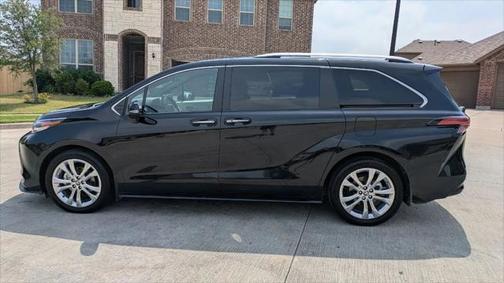2023 Toyota Sienna Platinum 7 Passenger