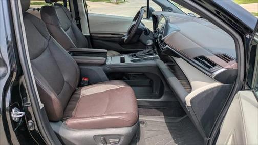 2023 Toyota Sienna Platinum 7 Passenger