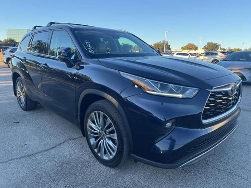 2022 Toyota Highlander Platinum