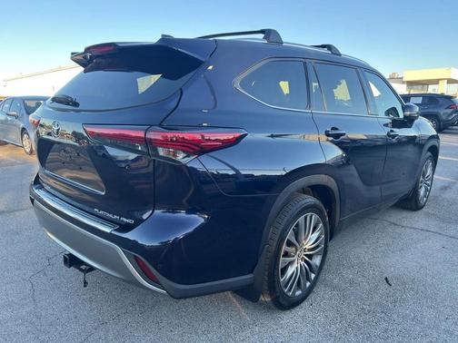 2022 Toyota Highlander Platinum