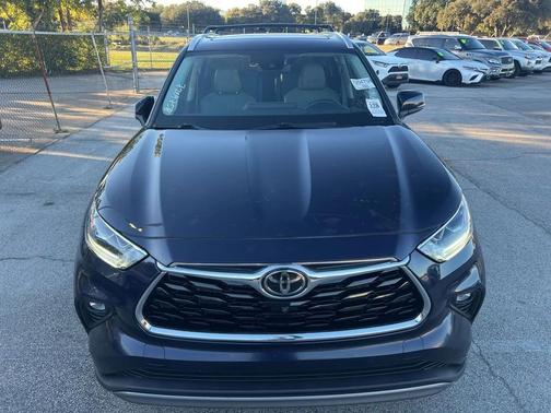 2022 Toyota Highlander Platinum