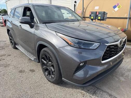 2022 Toyota Highlander LE