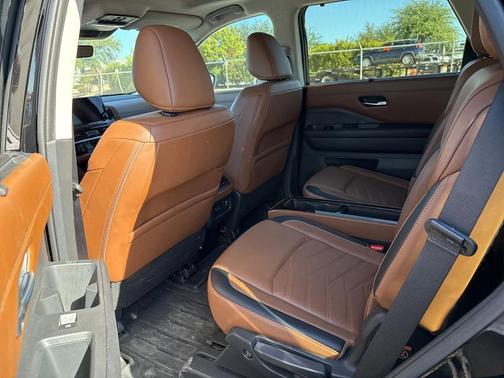 2024 Nissan Pathfinder Platinum FWD