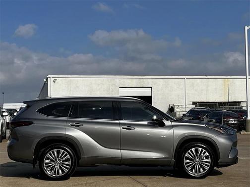 2025 Toyota Highlander Platinum