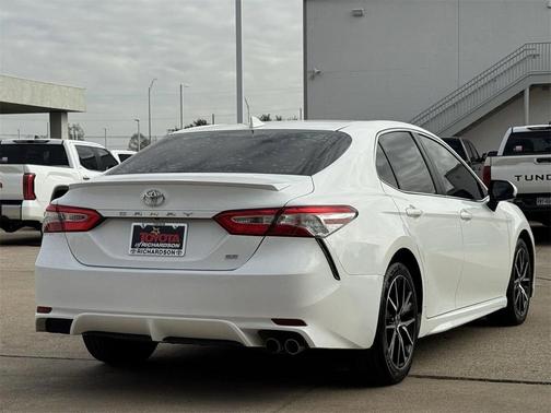 2020 Toyota Camry SE