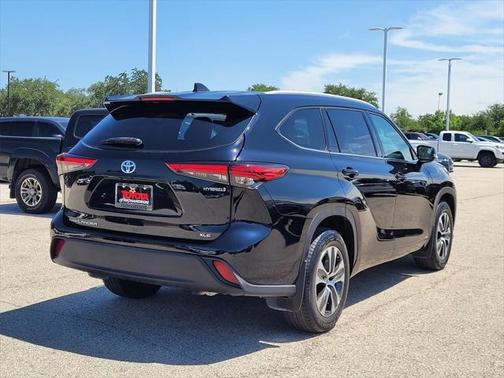 2022 Toyota Highlander Hybrid XLE