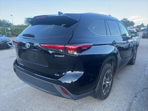 2022 Toyota Highlander Hybrid XLE