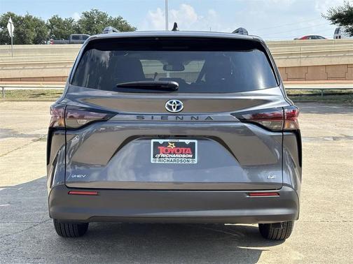 2025 Toyota Sienna LE
