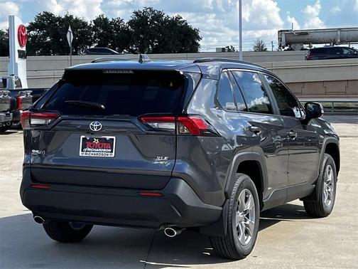 2025 Toyota RAV4 Hybrid XLE