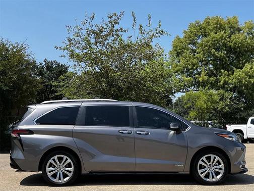 2021 Toyota Sienna Platinum 7 Passenger