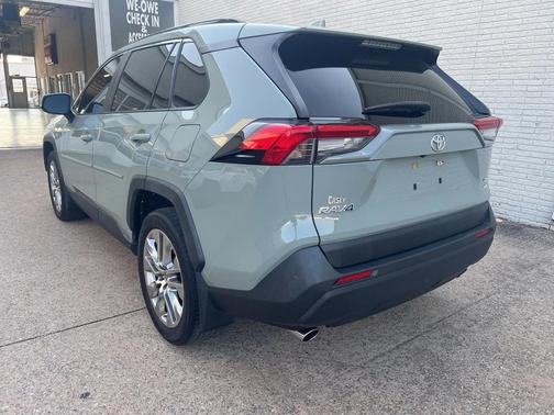 2020 Toyota RAV4 XLE Premium