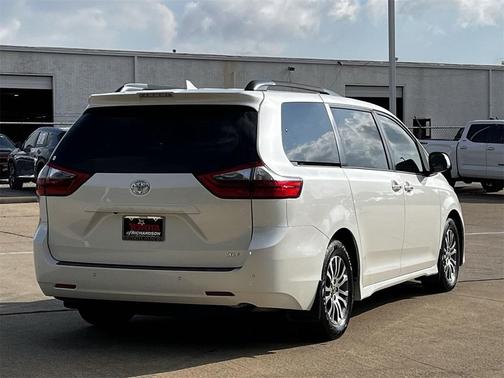 2020 Toyota Sienna XLE Premium