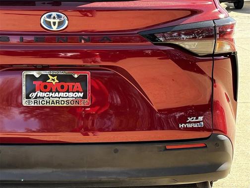 2024 Toyota Sienna XLE