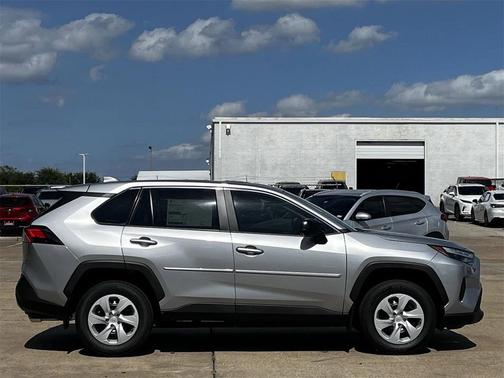 2025 Toyota RAV4 LE