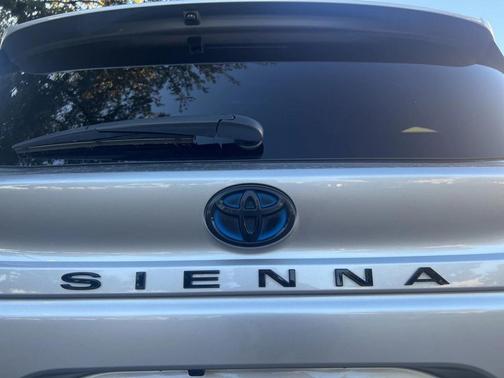 2023 Toyota Sienna XSE 7 Passenger
