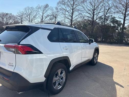 2023 Toyota RAV4 Hybrid XLE