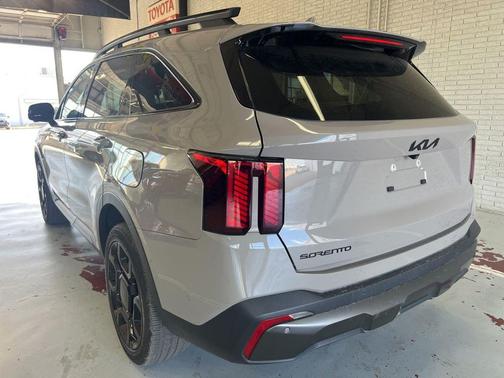 Road Rider Brown 2025 Kia Sorento SX