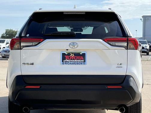 Super White 2019 Toyota RAV4 LE