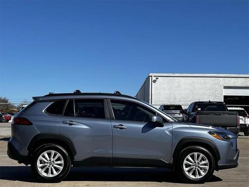 2024 Toyota Corolla Cross LE