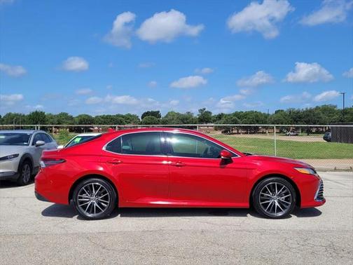 2024 Toyota Camry Hybrid XLE