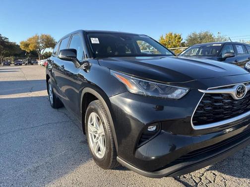 2024 Toyota Highlander LE