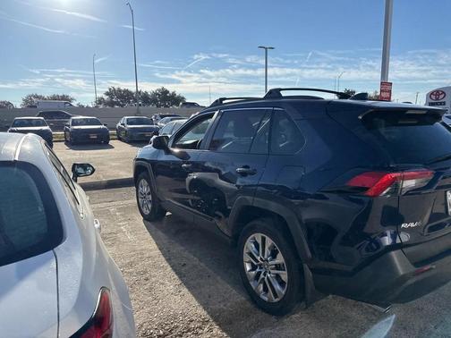 2025 Toyota RAV4 XLE Premium