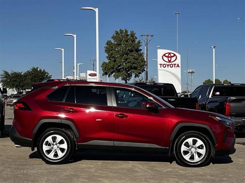 2024 Toyota RAV4 LE