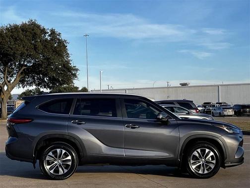 2023 Toyota Highlander Hybrid XLE