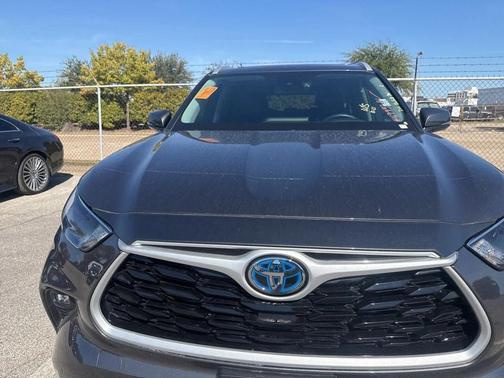 2023 Toyota Highlander Hybrid XLE