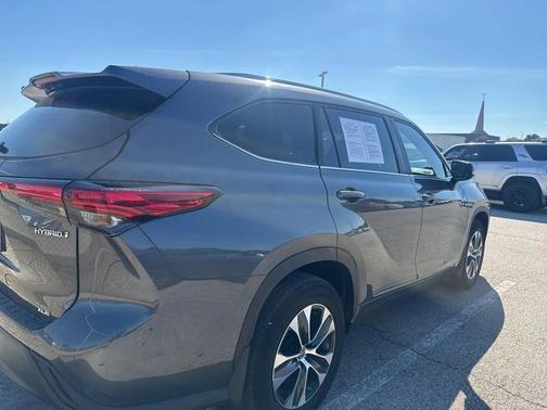 2023 Toyota Highlander Hybrid XLE