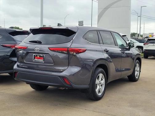 2023 Toyota Highlander LE
