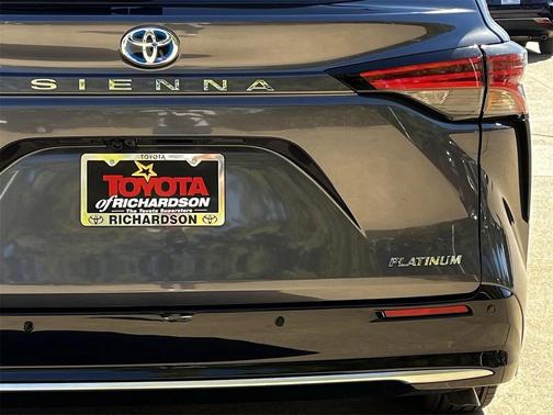 2025 Toyota Sienna Platinum